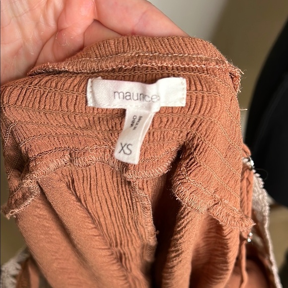 Crochet Embroidered Cold Shoulder Top Size XS - Picture 7 of 9